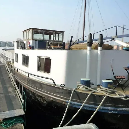 Houseboat Captain's Quarters In Harbour 船屋 阿姆斯特丹