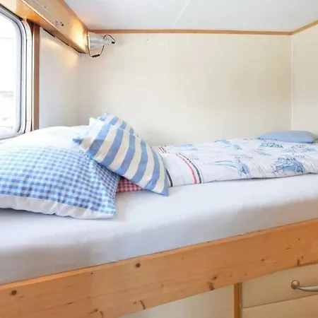 Houseboat Captain's Quarters In Harbour 船屋 阿姆斯特丹