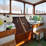 Houseboat Captain's Quarters In Harbour 船屋 阿姆斯特丹