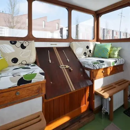 Houseboat Captain's Quarters In Harbour 船屋 阿姆斯特丹