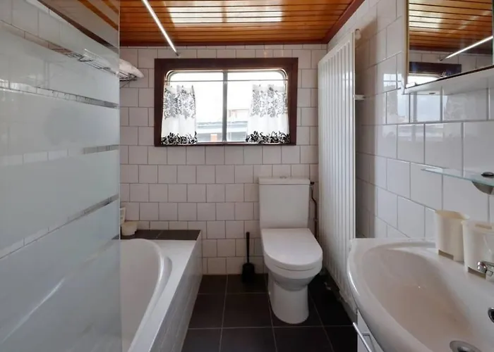 Houseboat Captain's Quarters In Harbour Bateau-hôtel Amsterdam