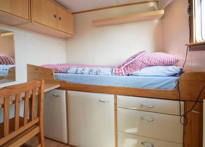 Houseboat Captain's Quarters In Harbour Bateau-hôtel *
