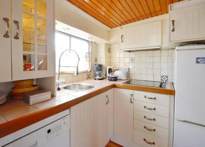 Houseboat Captain's Quarters In Harbour Amsterdam